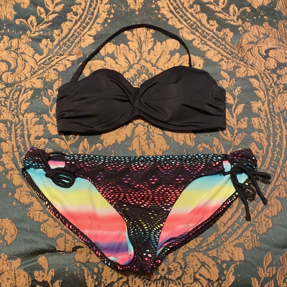 Final Sale! Old Navy Strapless Bikini and 2 Bottoms! - Picture 3 of 12
